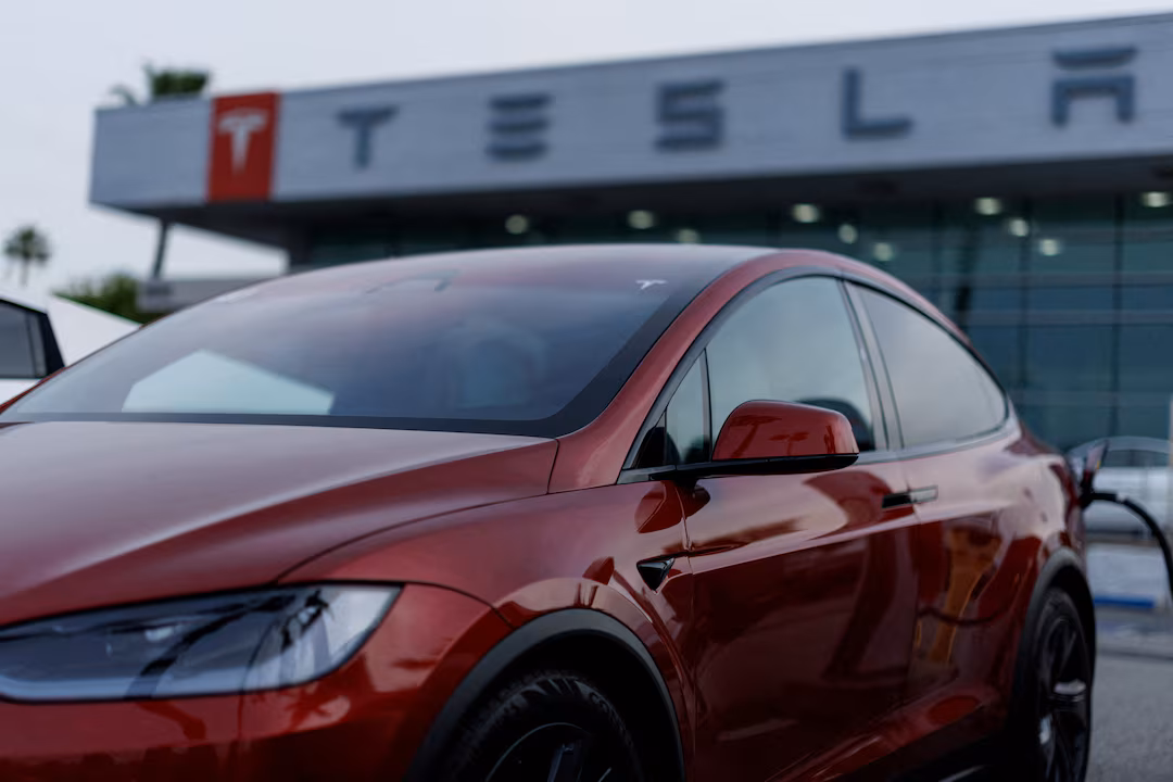 Tesla "standartların üzerinde" bir araç piyasaya sürüyor 